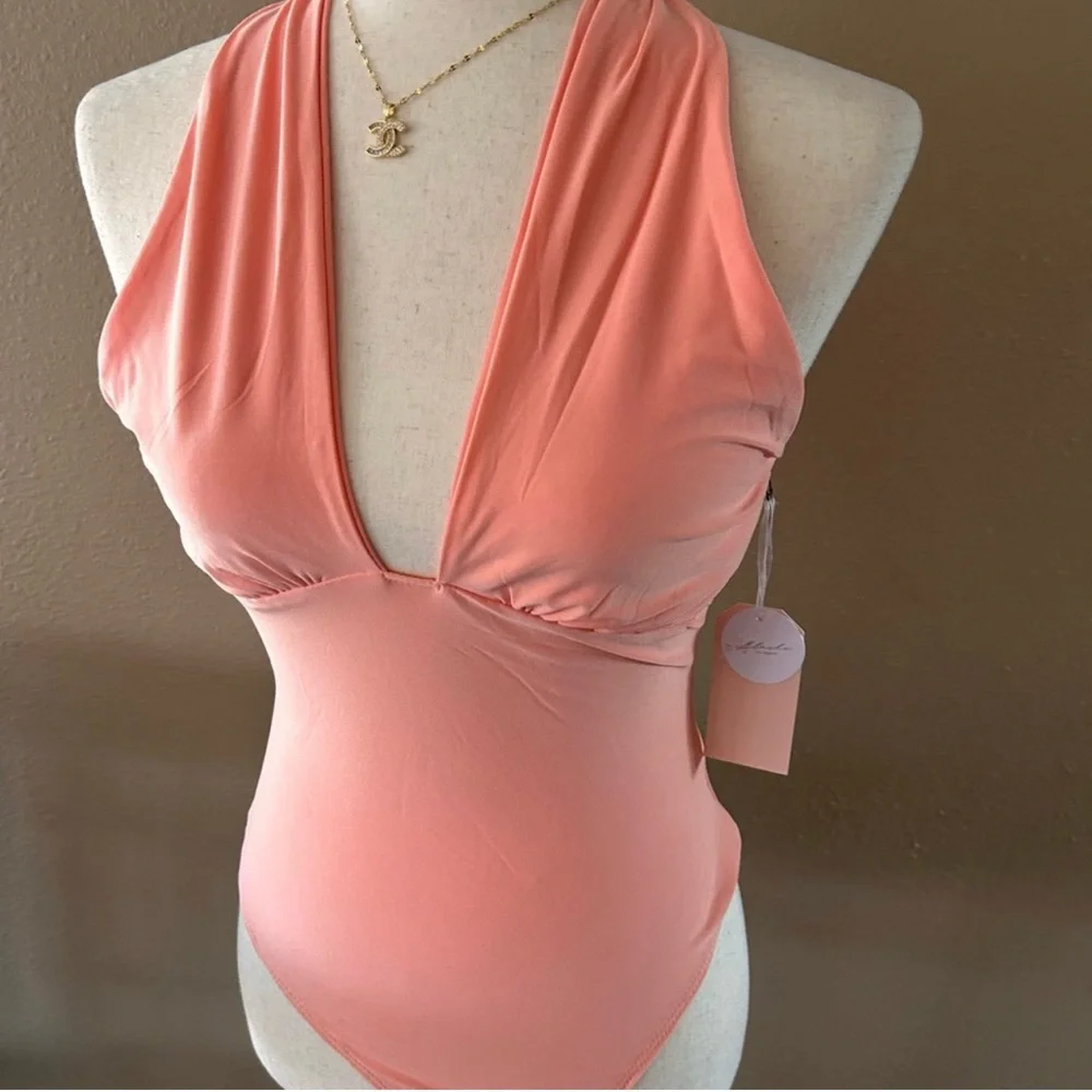 Halter v neckline bodysuit - Picture 4 of 7